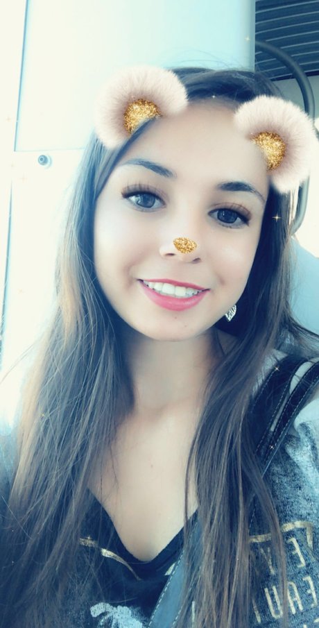 Nahá fotka uniklých OnlyFans od Cassandra Cannaux