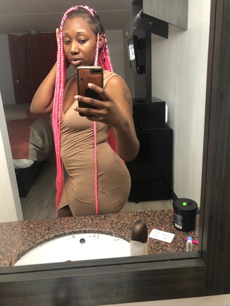 Naken lekkede OnlyFans-bilde av Growthqueen