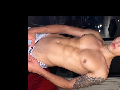 Naken lekkede OnlyFans-bilde av   