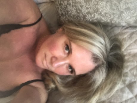 Naken lekkede OnlyFans-bilde av Bustybeth