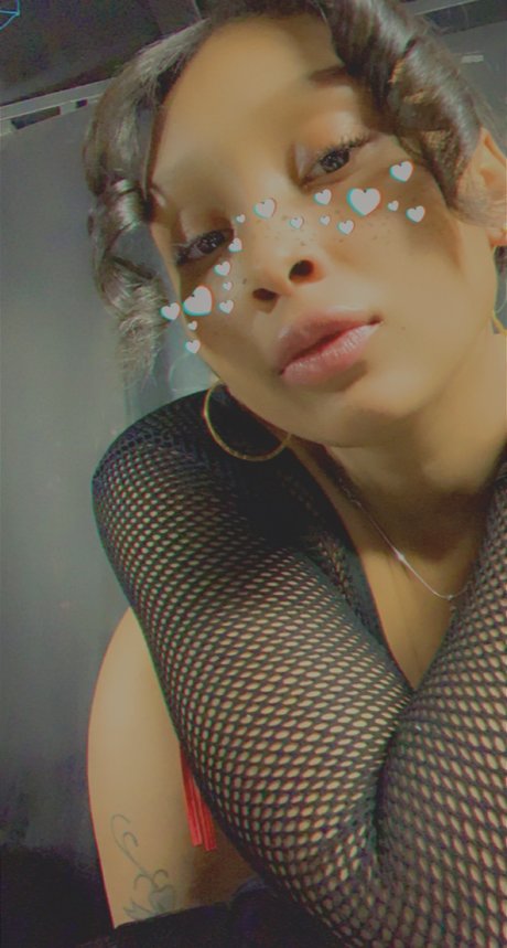 Naken läckt OnlyFans-bild av Suga Honey