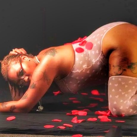 Naken lekkede OnlyFans-bilde av Edibleellemisstrouble