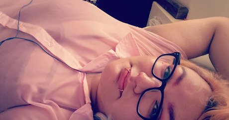 Alaston vuotanut OnlyFans-kuva Twotriyin