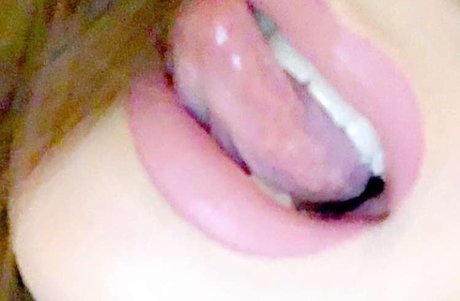 Naken lekkede OnlyFans-bilde av Trs