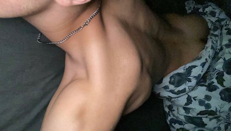 Naken lekkede OnlyFans-bilde av New Jonas