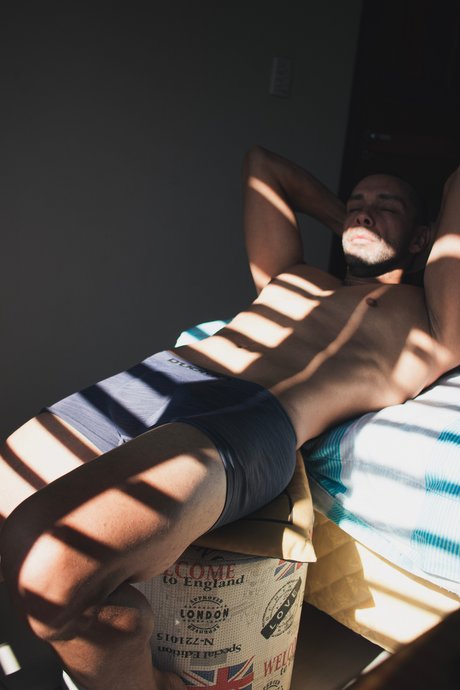 Naken lekkede OnlyFans-bilde av Guhga
