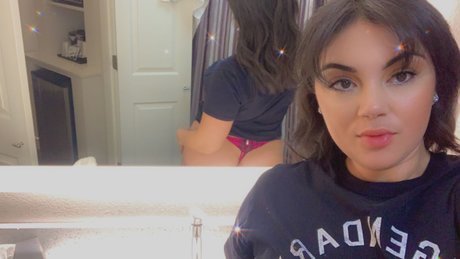Naken läckt OnlyFans-bild av Mami