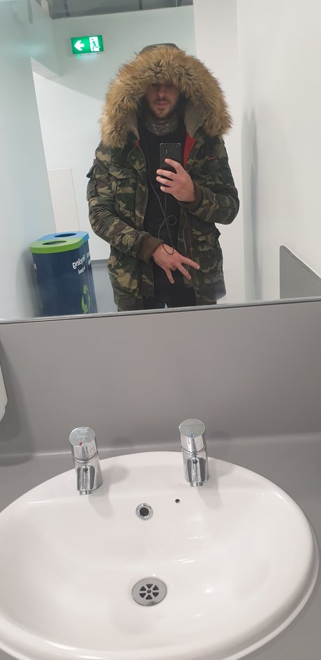 Naken lekkede OnlyFans-bilde av Chris