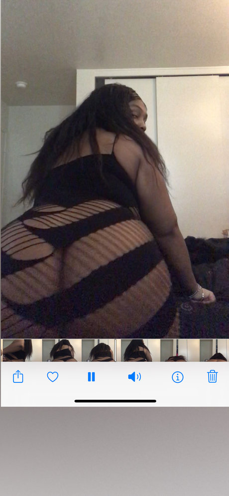Naken lekkede OnlyFans-bilde av The Real Beautifulass Hell