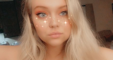 Nahá fotka uniklých OnlyFans od Adri 
