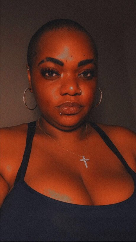 Naken lekkede OnlyFans-bilde av Queen Chay