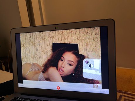 Naken läckt OnlyFans-bild av Iman