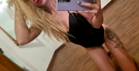Naken lekkede OnlyFans-bilde av Olivia Sokolov