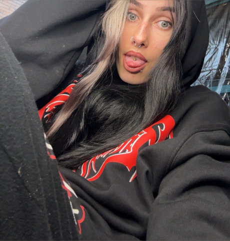 Naken lekkede OnlyFans-bilde av Harleen