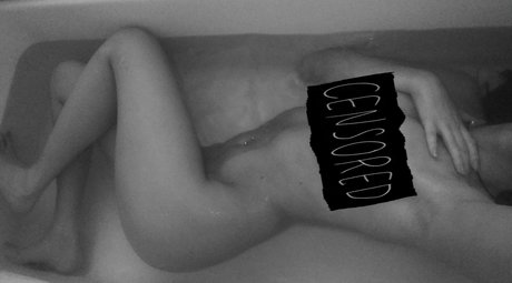 Naken lekkede OnlyFans-bilde av Asia