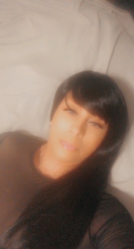 Naken lekkede OnlyFans-bilde av Greeneyezzzz