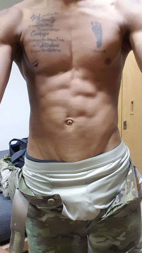 Naken lekkede OnlyFans-bilde av King Gene