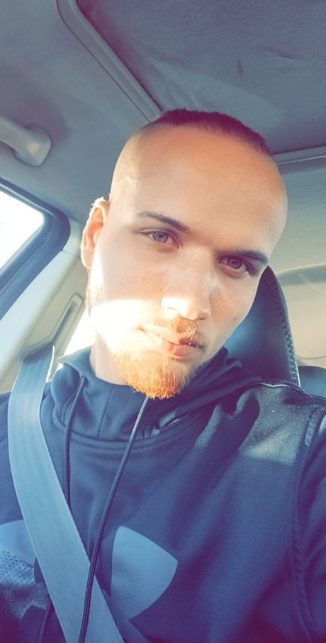 Naken lekkede OnlyFans-bilde av Daddyj