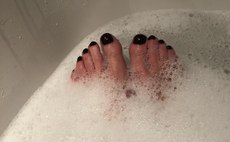 Naken lekkede OnlyFans-bilde av Female Foot Fetish  F3