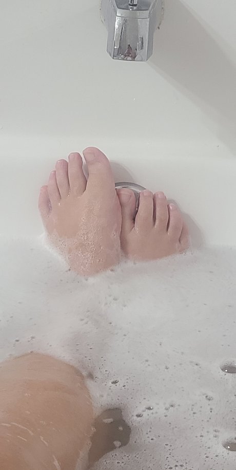 Naken läckt OnlyFans-bild av Foot Fetish Desires