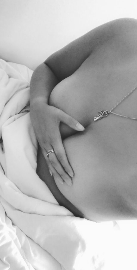 Naken lekkede OnlyFans-bilde av Isla
