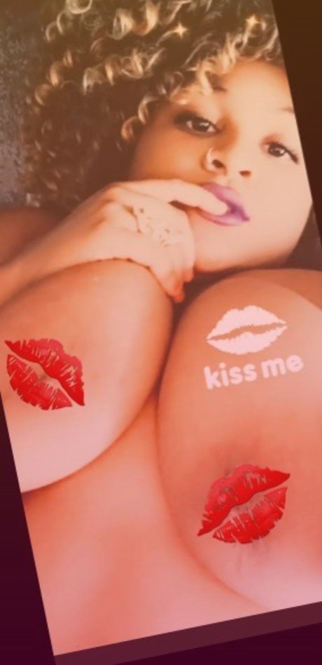 Naken läckt OnlyFans-bild av Kraziikeekeee