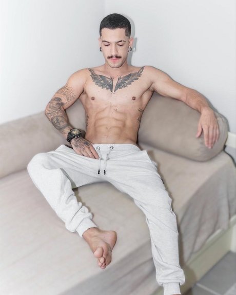 Naken lekkede OnlyFans-bilde av Italo Araujo