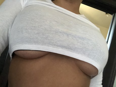 Nahá fotka uniklých OnlyFans od Brooklyn