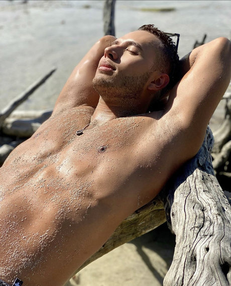Alaston vuotanut OnlyFans-kuva Nico