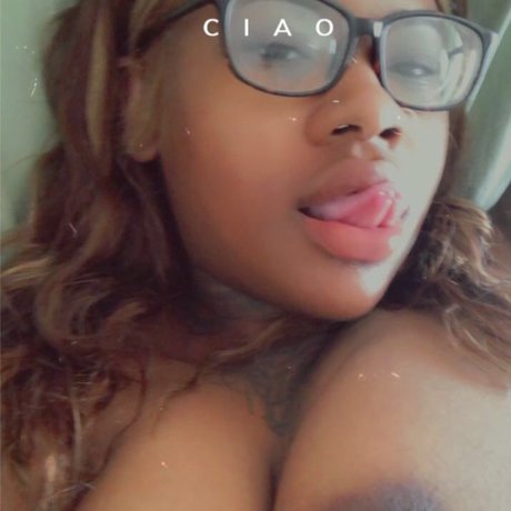 Alaston vuotanut OnlyFans-kuva Paradise
