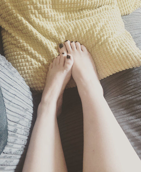 Naken läckt OnlyFans-bild av Fabulous Feet Ampamp Busty Boobs