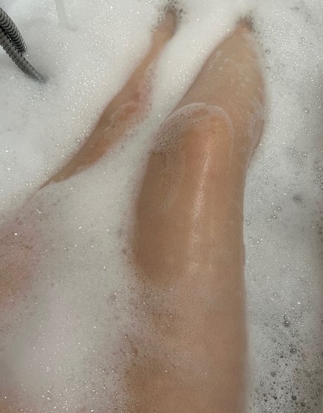 Naken läckt OnlyFans-bild av Liv Kaira