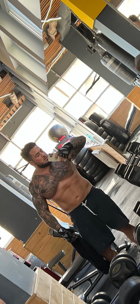 Naken lekkede OnlyFans-bilde av Costa Costa