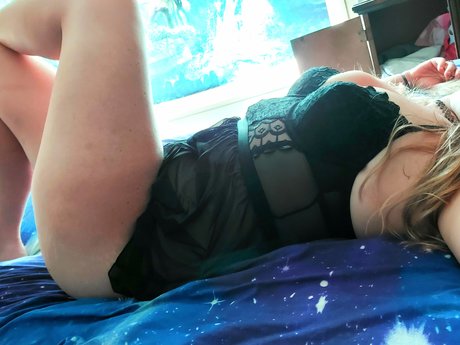 Nahá fotka uniklých OnlyFans od Molly Mania