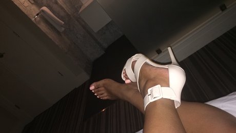 Обнаженная фотография утечки OnlyFans от Kandikreamxxx