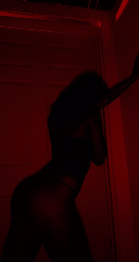 Nahá fotka uniklých OnlyFans od Kylie Ann