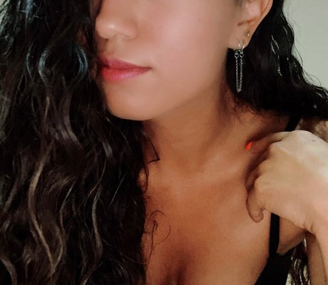 Naken lekkede OnlyFans-bilde av Kyana