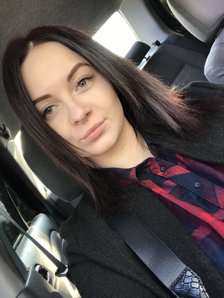 Naken lekkede OnlyFans-bilde av Irinacherni