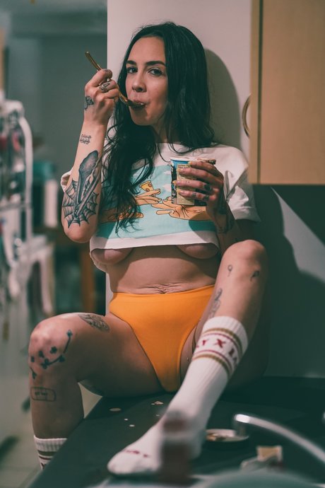 Naken lekkede OnlyFans-bilde av Kitty