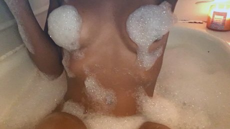Naken läckt OnlyFans-bild av Midwest Mia
