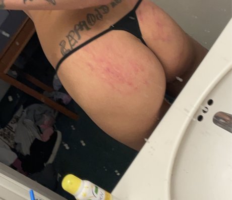 Naken lekkede OnlyFans-bilde av Mimis Sexi Body 