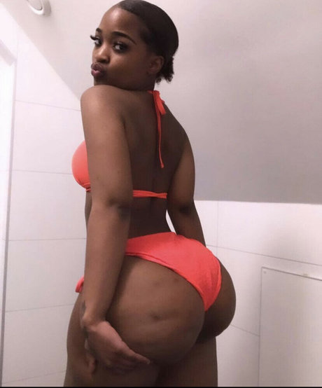 Foto nua vazada do OnlyFans de Mellaa Baby