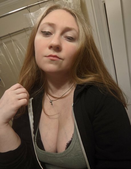 Naakte gelekte OnlyFans-foto van Sincerelysarahtrickler
