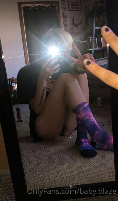 Foto di nudo di fuga di OnlyFans di Babyblaze