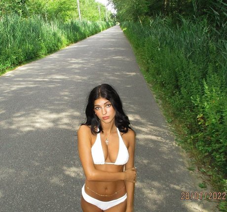 Nahá fotka uniklých OnlyFans od Bella Tierno