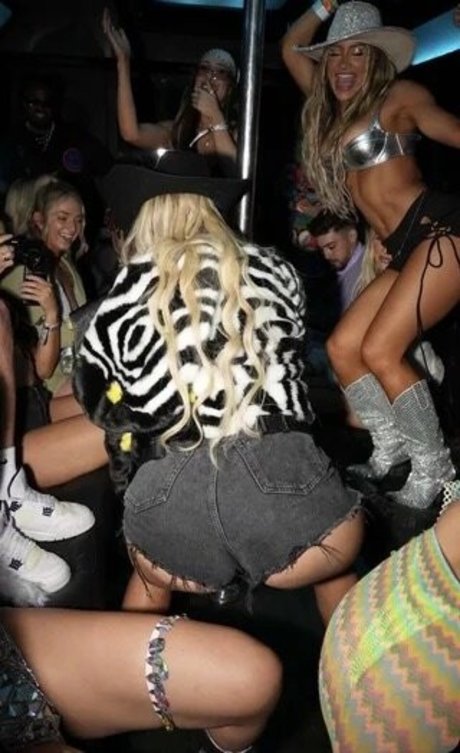 Nahá fotka uniklých OnlyFans od Lele Pons