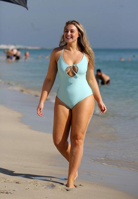 Iskra Lawrence  nude leaked OnlyFans photo
