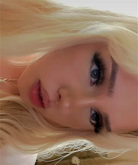 Naken läckt OnlyFans-bild av Titslikedaisy