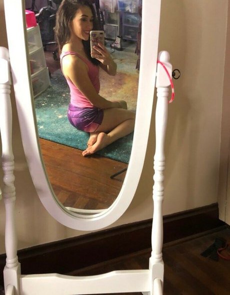 Nacktes geleaktes OnlyFans-Foto von Jess Brohard