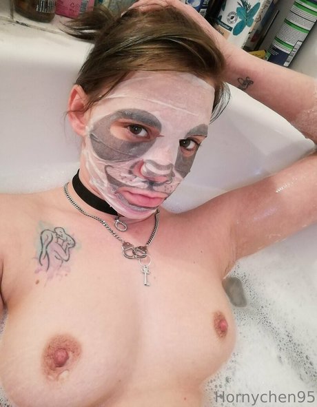 Alaston vuotanut OnlyFans-kuva Hrnychen95